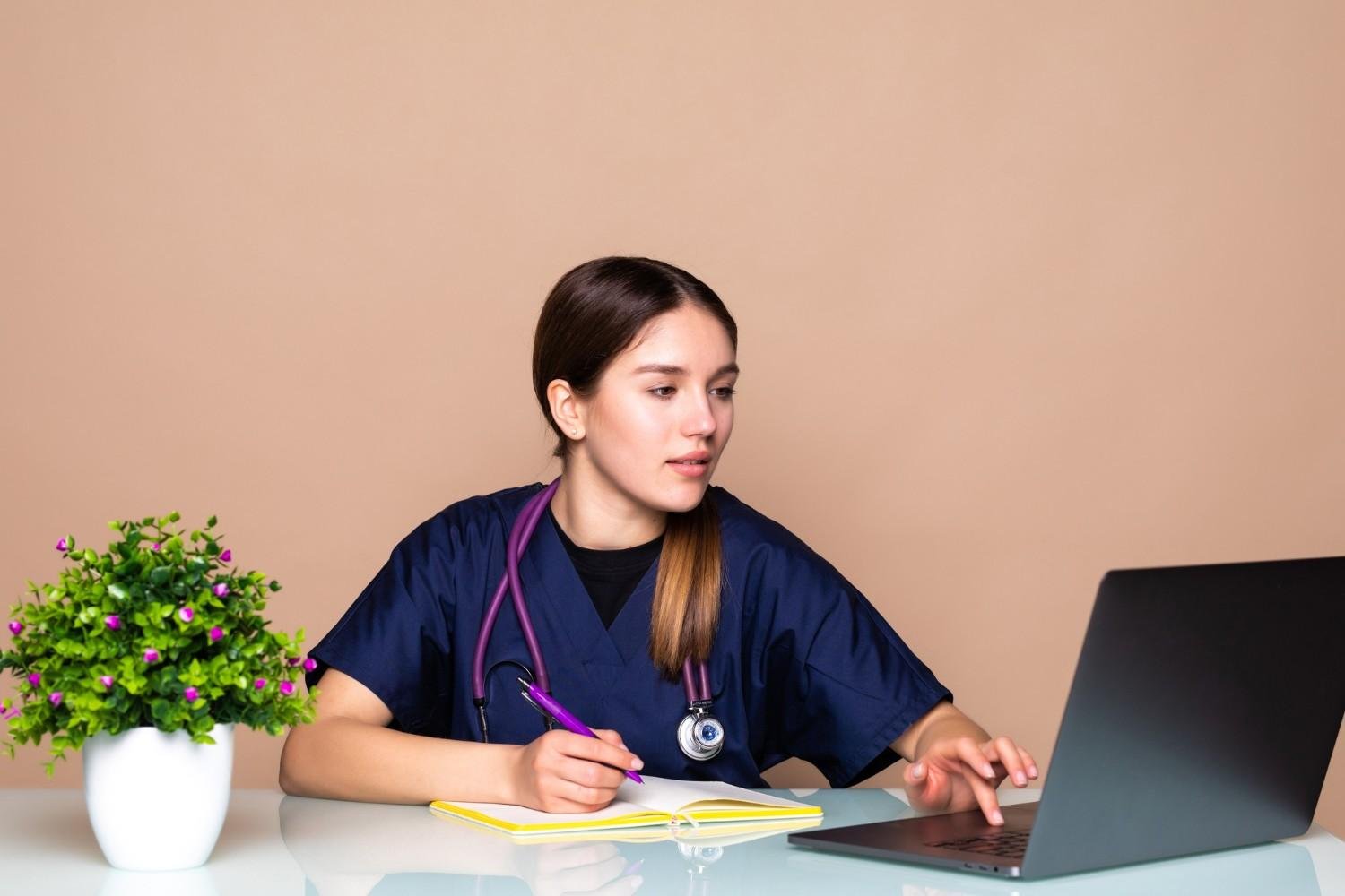 TheDigitalTransformationofClinicalLaboratoriesANewFrontierforMedicalAssistant